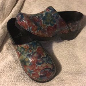 Dansko size 41 clog for professional setting